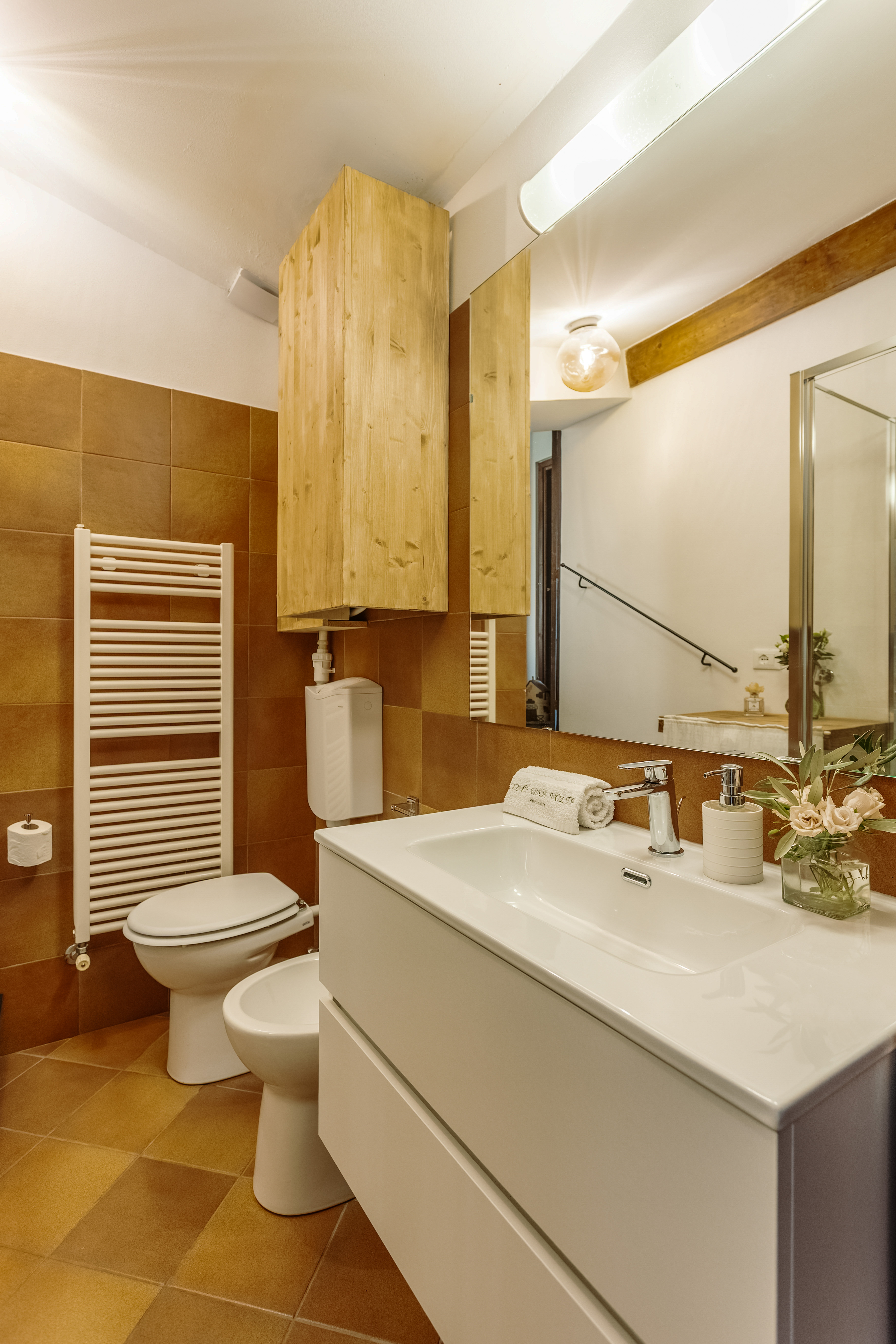 Casa vacanze 'Come Una Volta' Apricale | bagno con doccia | affitti brevi Liguria