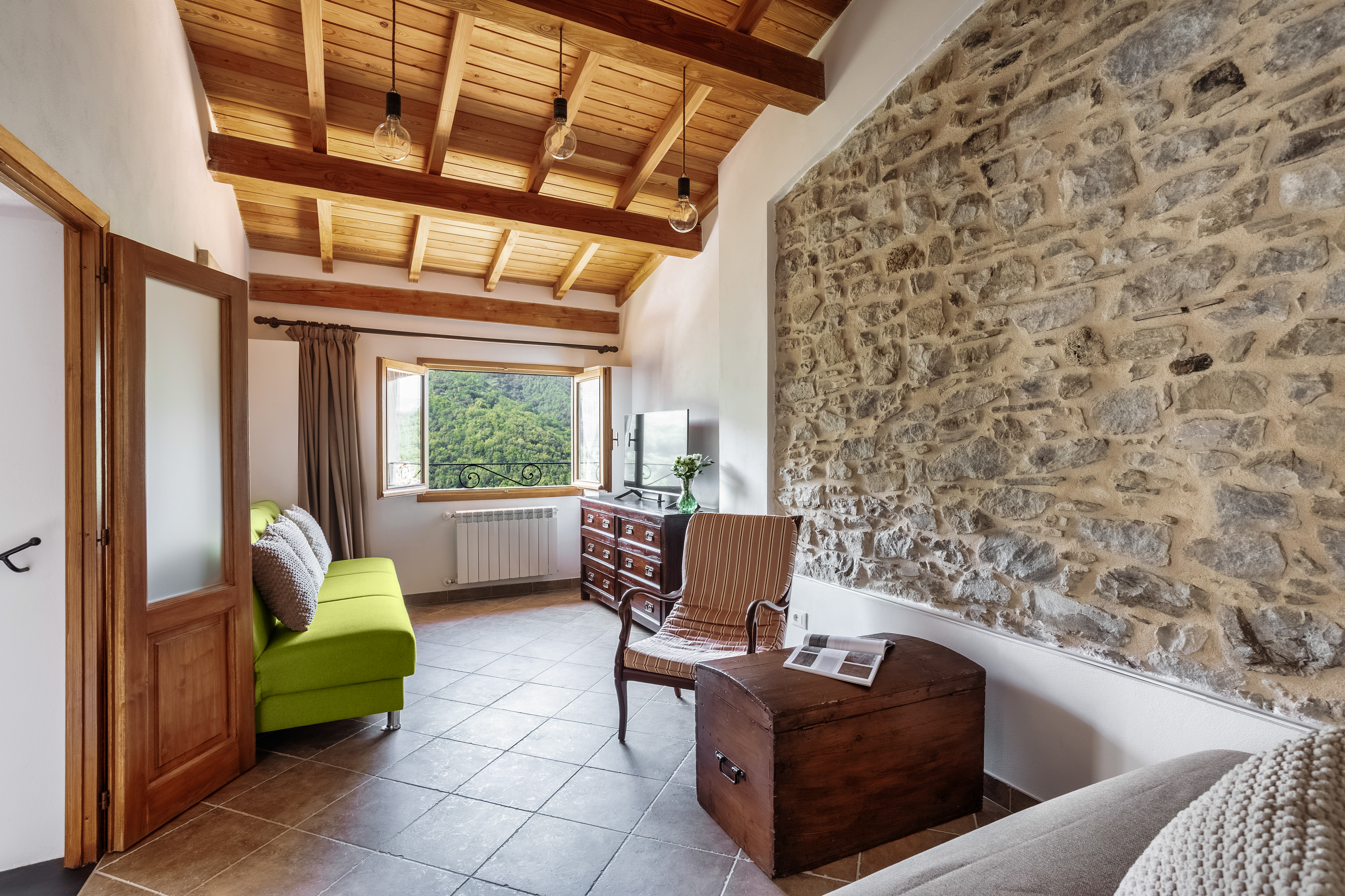 Casa vacanze 'Come Una Volta' Apricale | soggiorno con vista panoramica sui monti | affitti brevi Liguria