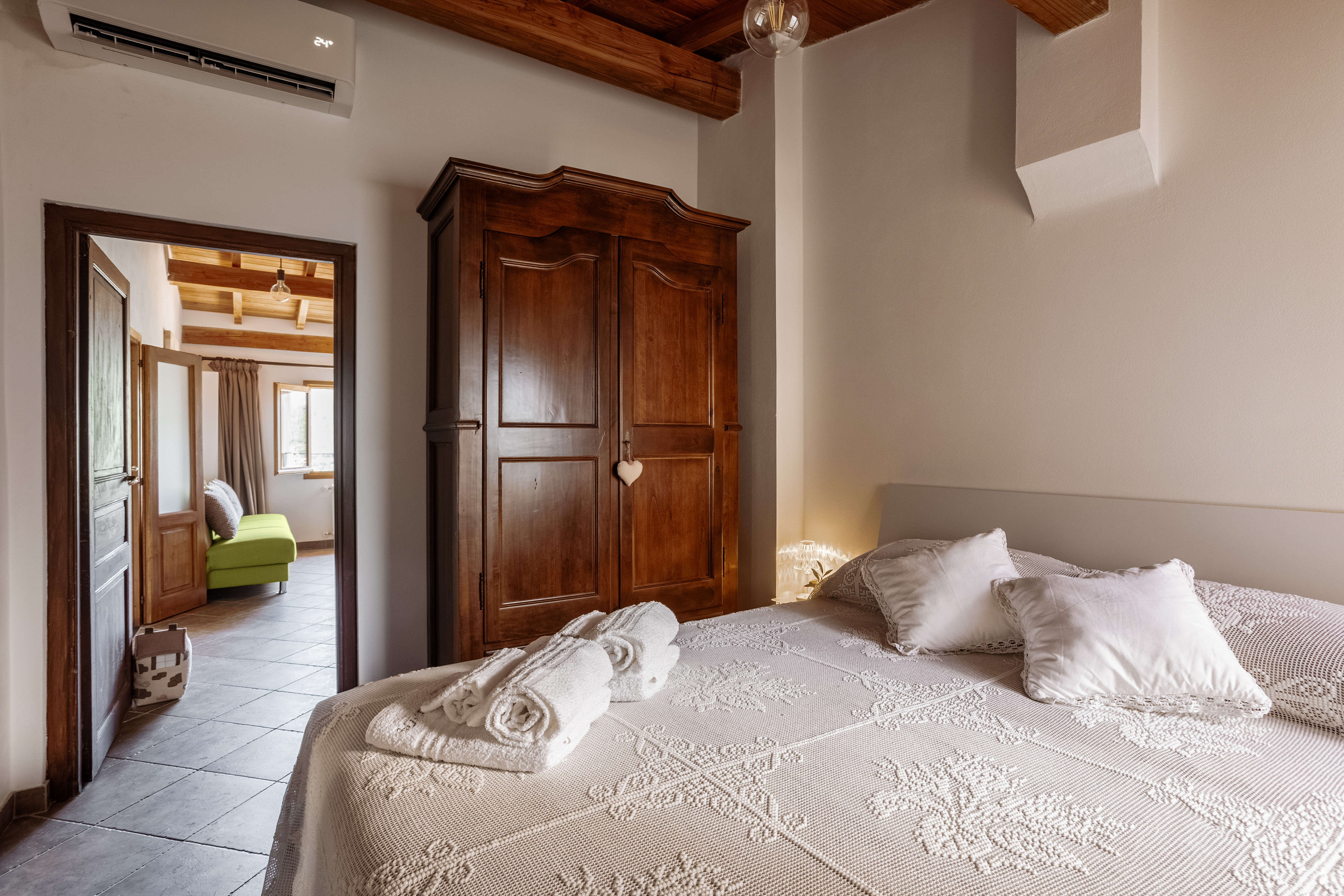 Casa vacanze 'Come Una Volta' Apricale | camera padronale | affitti brevi Liguria
