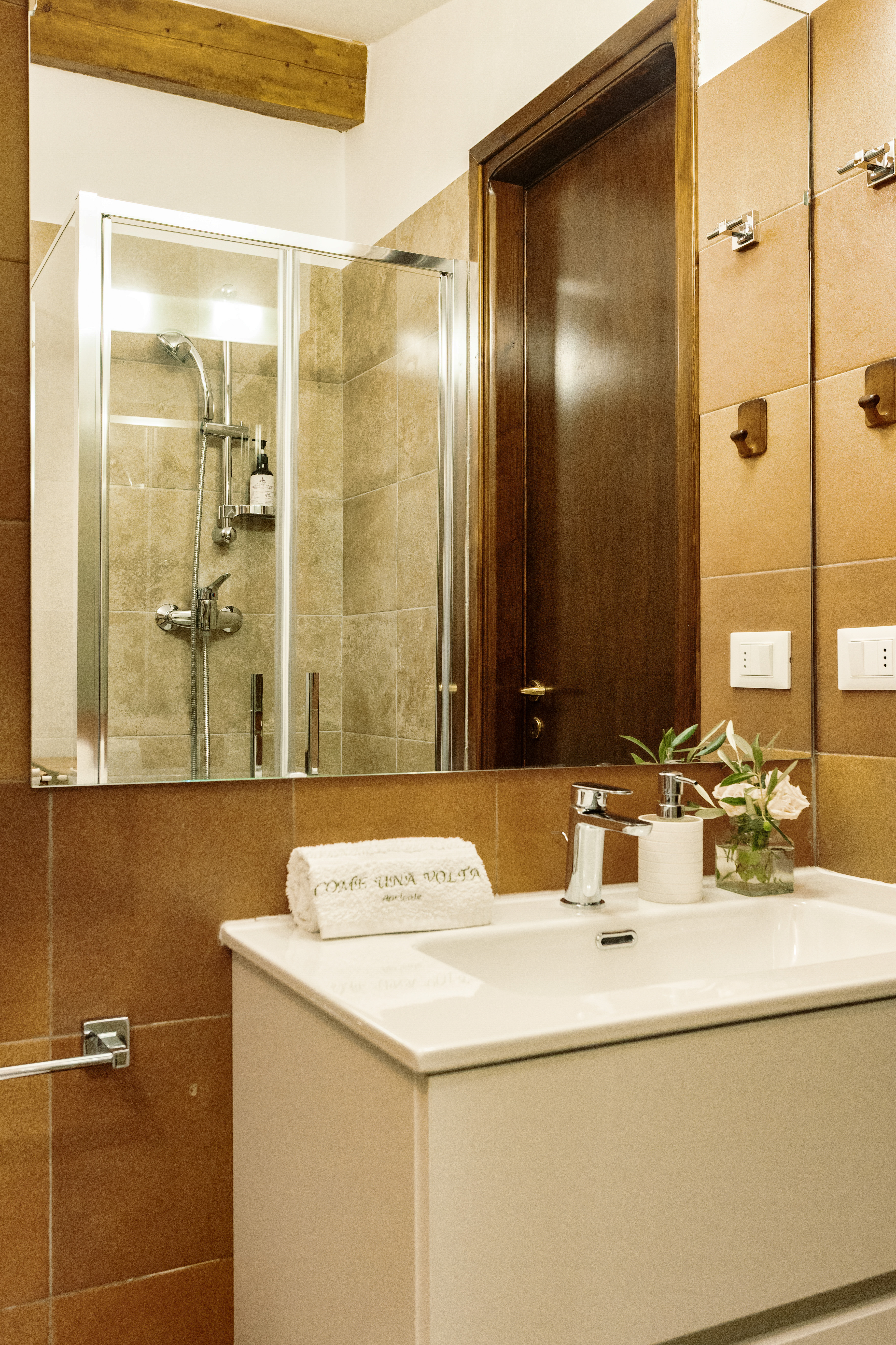 Casa vacanze 'Come Una Volta' Apricale | bagno con doccia | affitti brevi Liguria