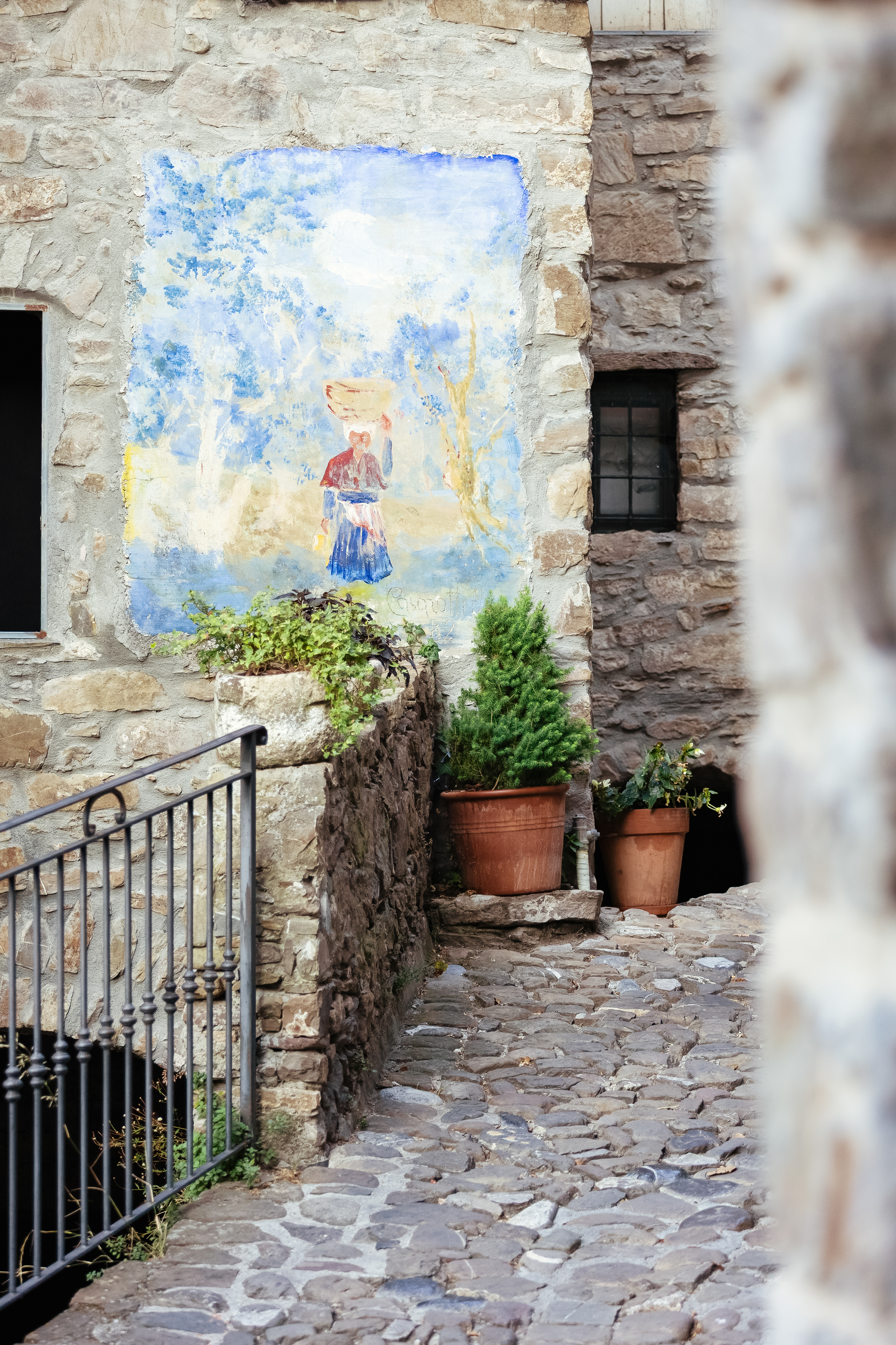Casa vacanze 'Come Una Volta' Apricale | tipico carruggio con murales | affitti brevi Liguria