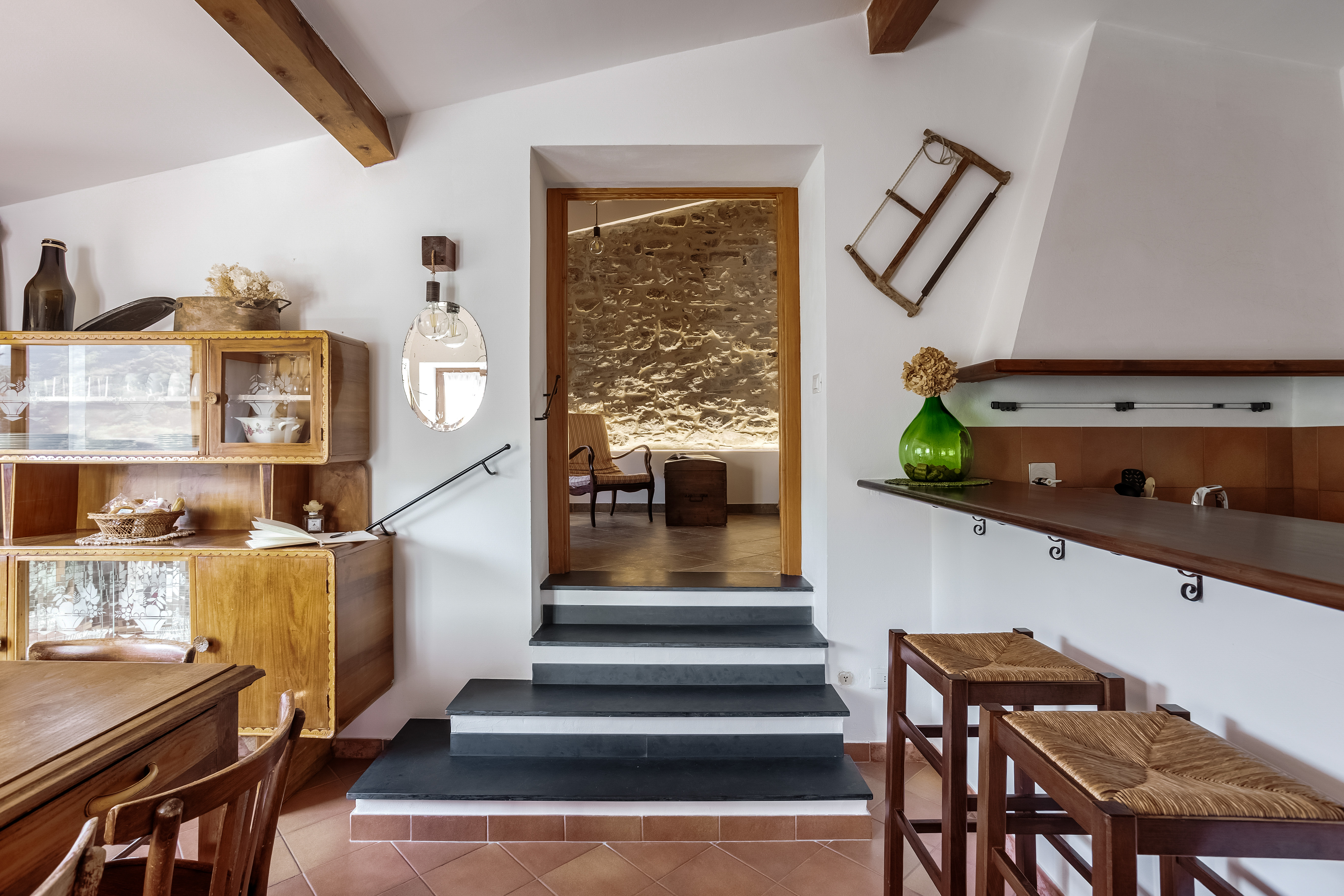 Casa vacanze 'Come Una Volta' Apricale | sala da pranzo e soggiorno | affitti brevi Apricale